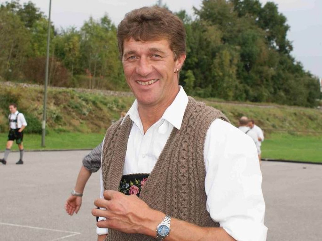 Dirndl &amp; Lederhosenturnier